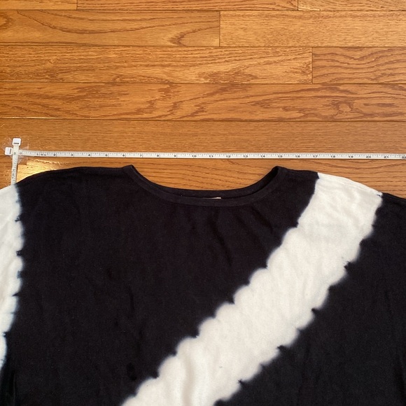 Faded abstract color block top - Picture 3 of 6